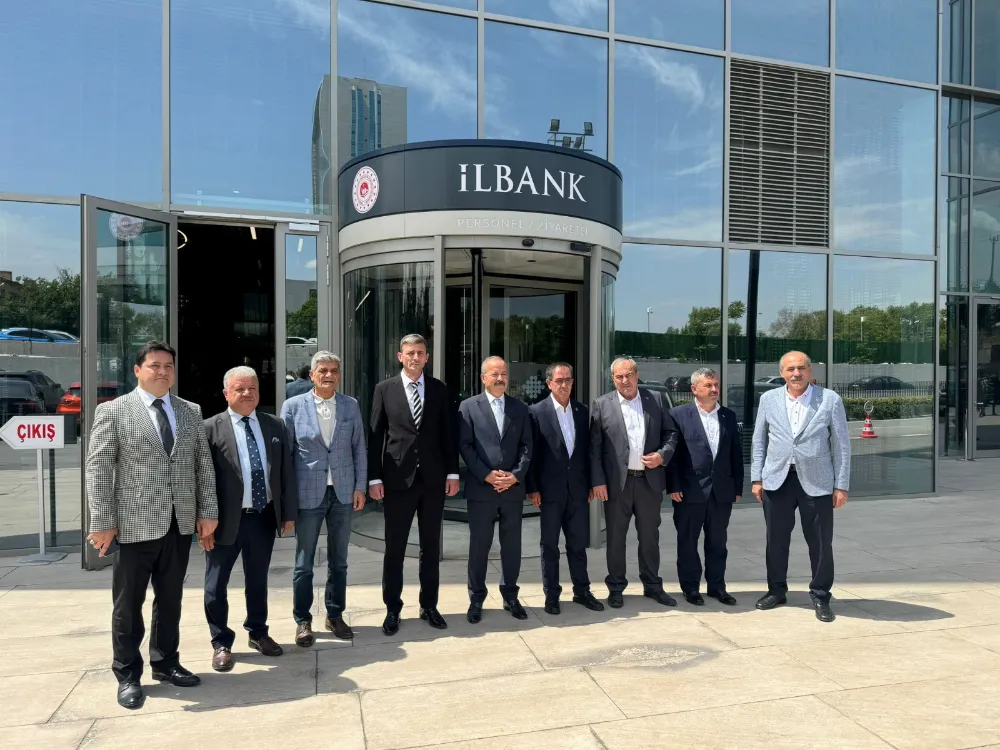 Afyonkarahisar Milletvekili Mehmet Taytak  ve Belediye Başkanı Derviş Aynacı, İller Bankası A.Ş Genel Müdürü Recep Türk’ü makamında ziyaret ettiler.