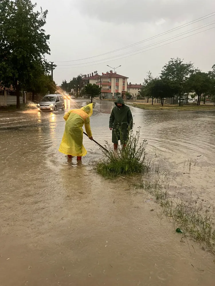 Belediyemiz İtfaiye, Su İşleri, Fen İşleri Ve Temizlik İşleri Ekipleriyle Tam Kadro Sahada